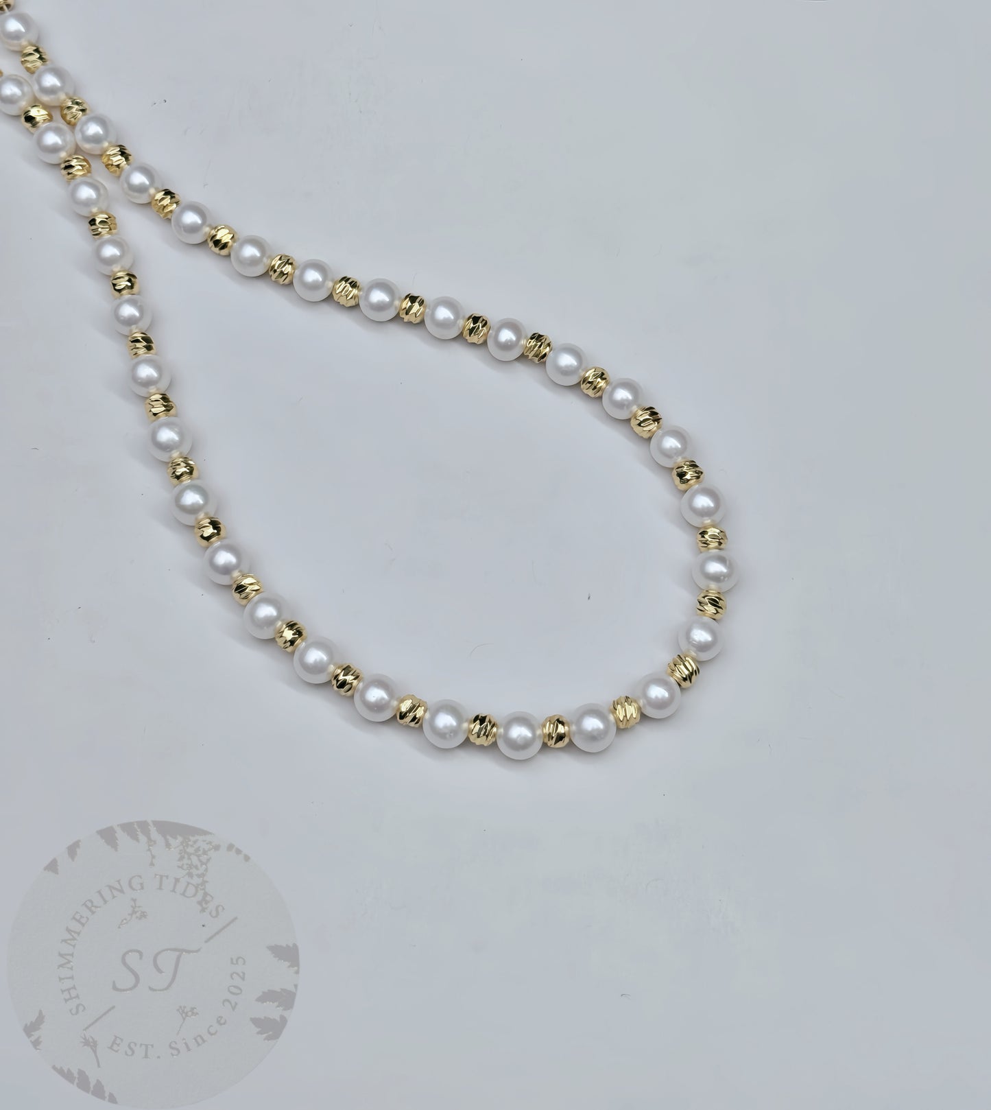 Classic Fabulous . Golden Glow Pearl necklace
