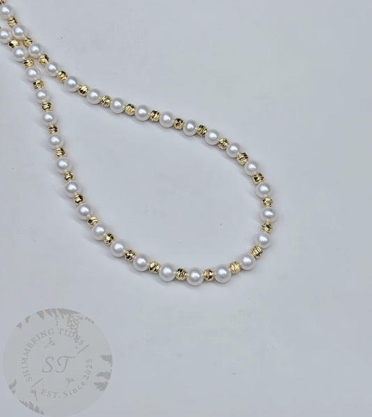 Classic Fabulous . Golden Glow Pearl necklace