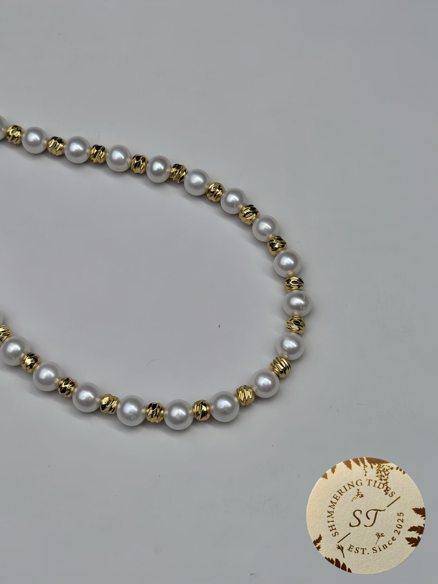 Classic Fabulous . Golden Glow Pearl necklace